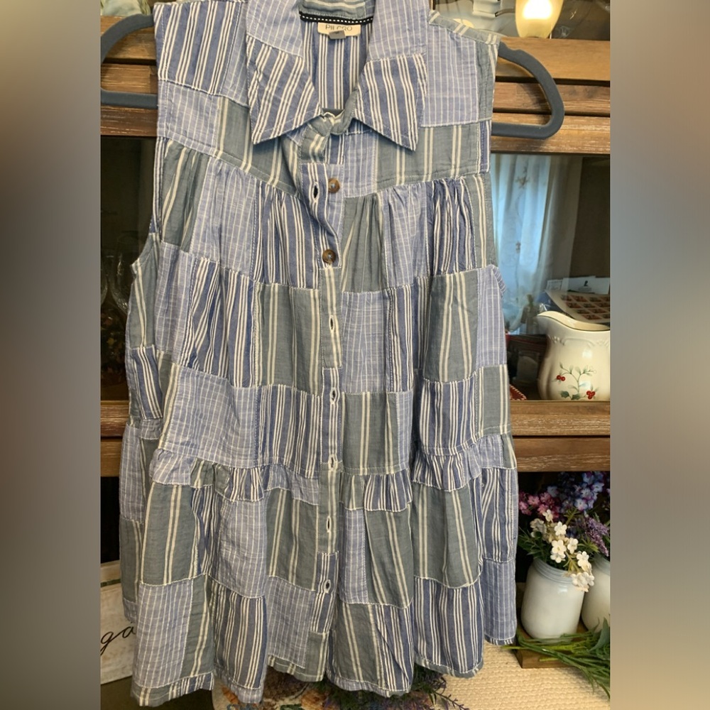 Pilcro Tiered Sleeveless Blouse - Picture 6 of 8